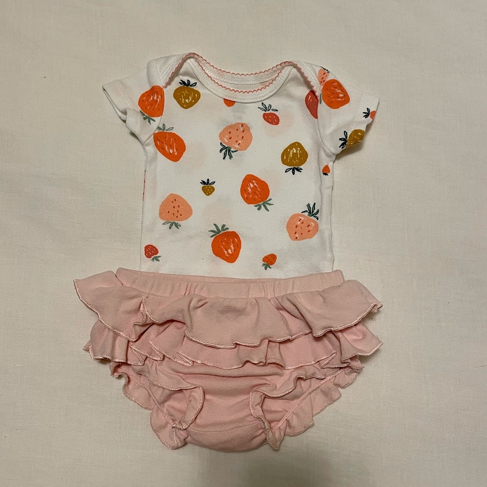 Carter's Newborn outfit like New!